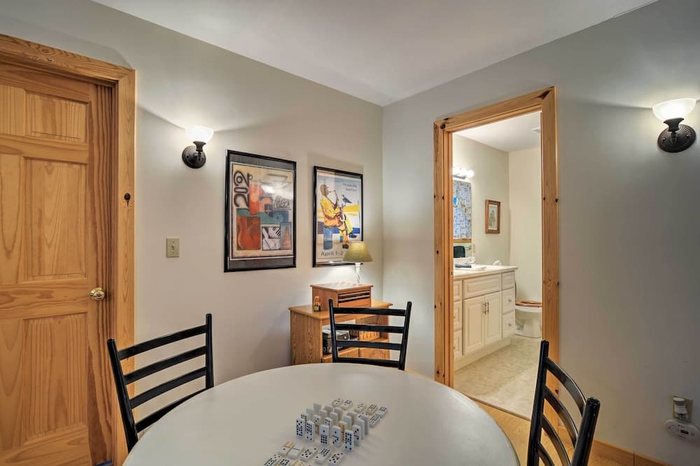 Gorgeous 3-season Lakefront Escape w/ Private Dock