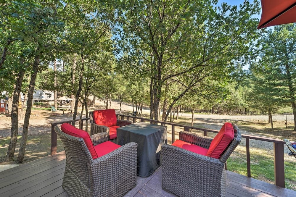 Pet-friendly Ruidoso Cabin w/ Hot Tub & Fire Pit