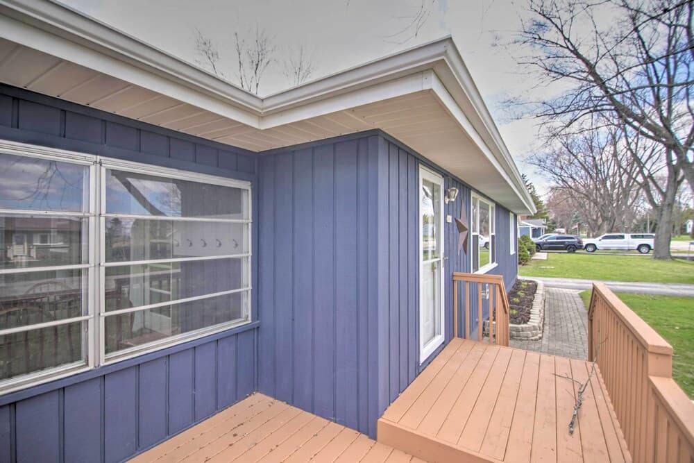 Cottage w/ Sunroom & Fire Pit, Walk to Lake!