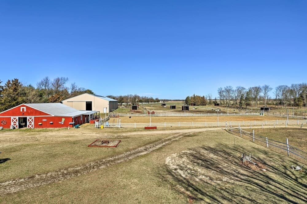 Farmhouse Vacation Rental ~ 21 Mi to Philly!