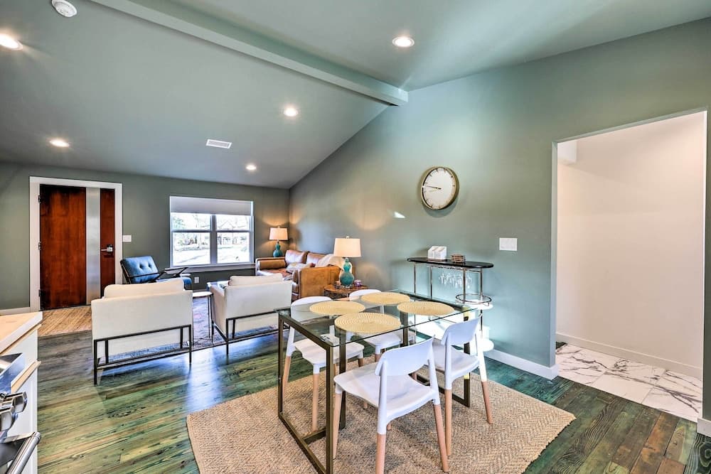 Modern Bentonville Home: Mountain Biker's Paradise