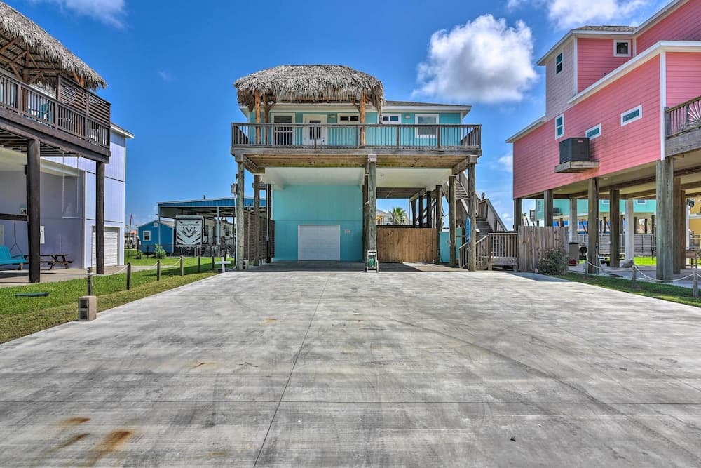 'sea Breeze' Crystal Beach Home - Walk to Beach!