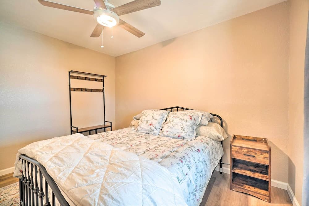 Welcoming Speedwell Retreat w/ Lake Views!