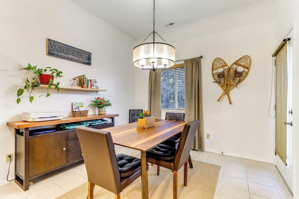 Walk Downtown: Modern 'coeur D'alene Getaway'