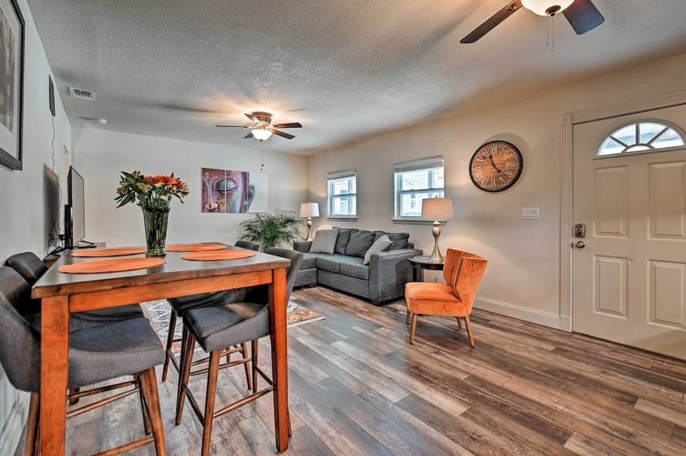 Walkable Winter Garden Bungalow: 3 Blocks to Dtwn