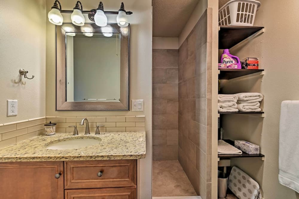 Walkable Winter Garden Bungalow: 3 Blocks to Dtwn