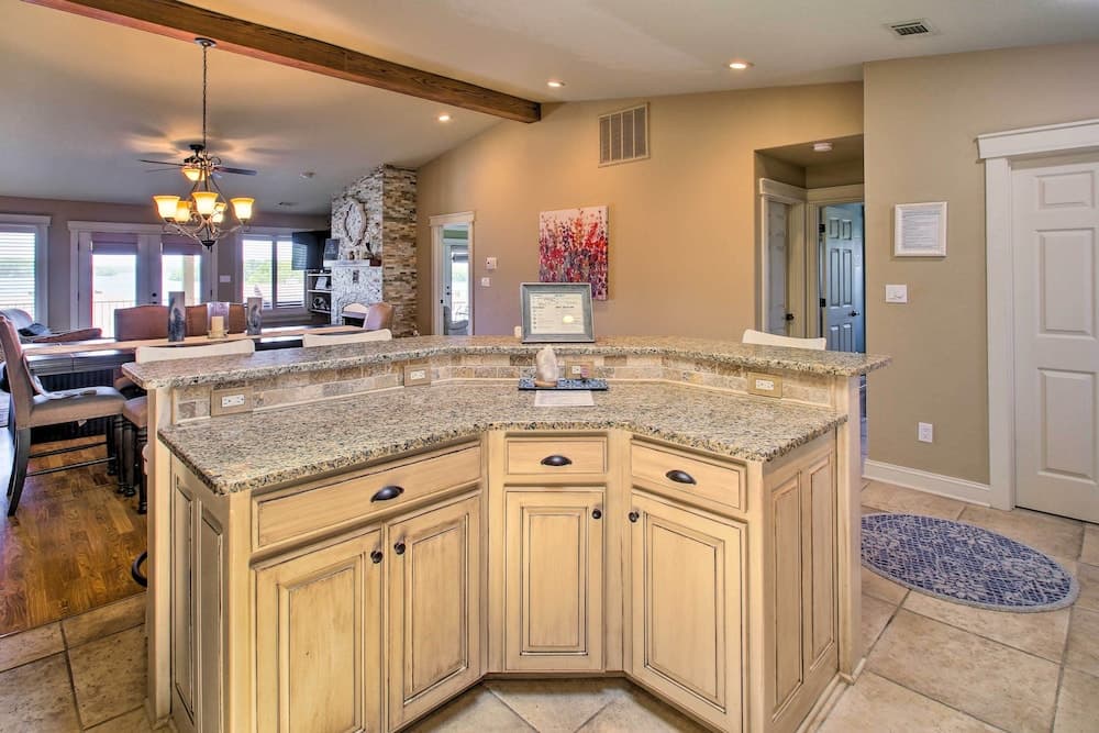 Lakefront Hot Springs Condo w/ Large Balcony!