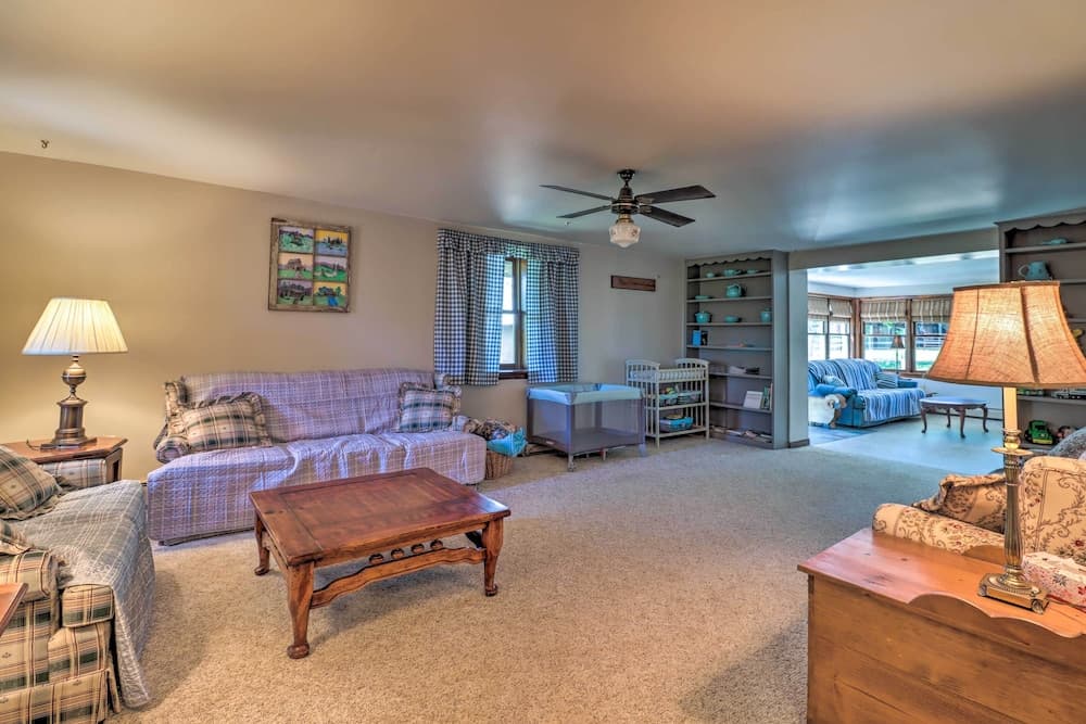 Mifflinburg Farmhouse w/ Deck: Family Friendly!