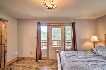 Quiet Riverside Retreat: Hike, Fish & Ski!