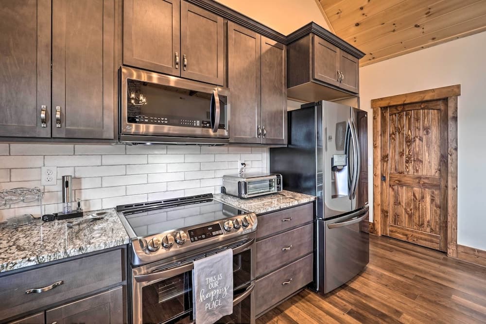 Mountainside Retreat w/ Fire Pit in Banner Elk