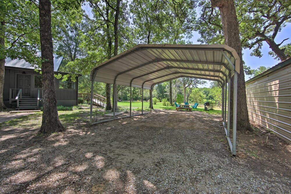 Trinity River Cabin, 20 Acres, Fishing Pond