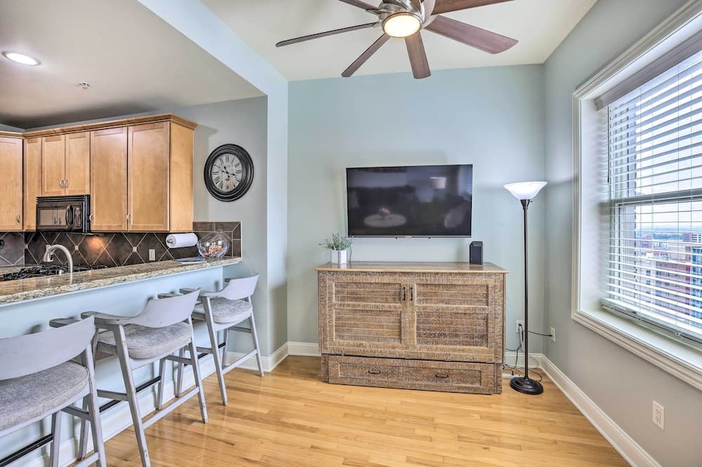 Ideally Located Omaha Condo - Walk to Dtwn!
