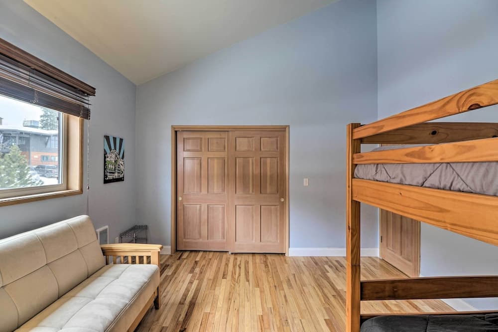 Whitefish Mountain Ski-in/out Condo w/ Views!