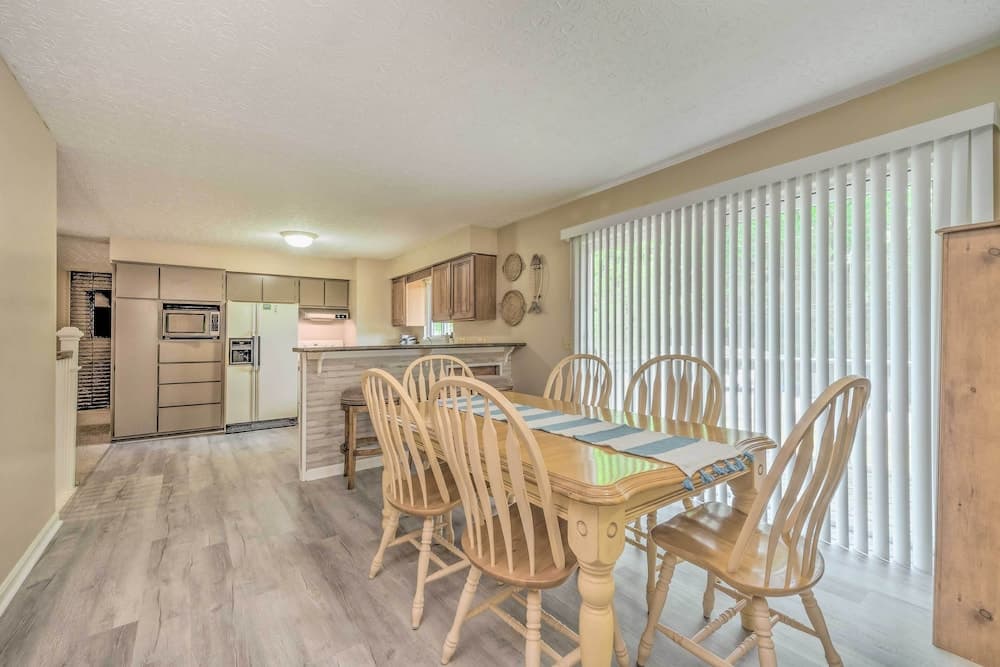 Barren River Lake Home w/ Boat Dock + Grill!