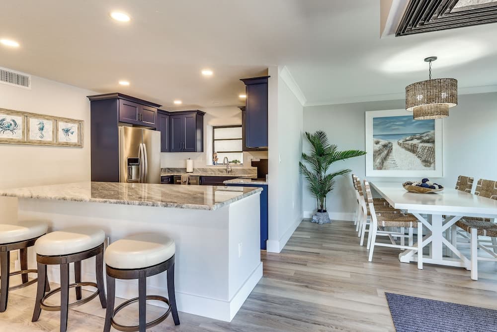 Luxury Sanibel Condo w/ Ocean View: Steps to Beach