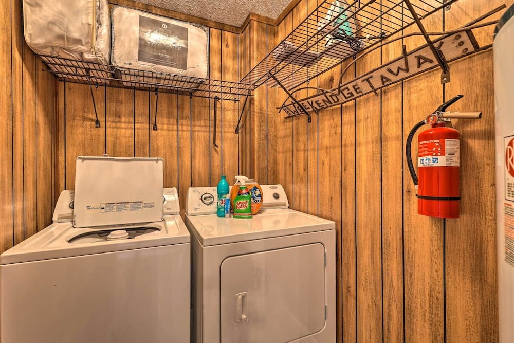 2 Mi to Skiing: Beech Mountain Resort Condo!