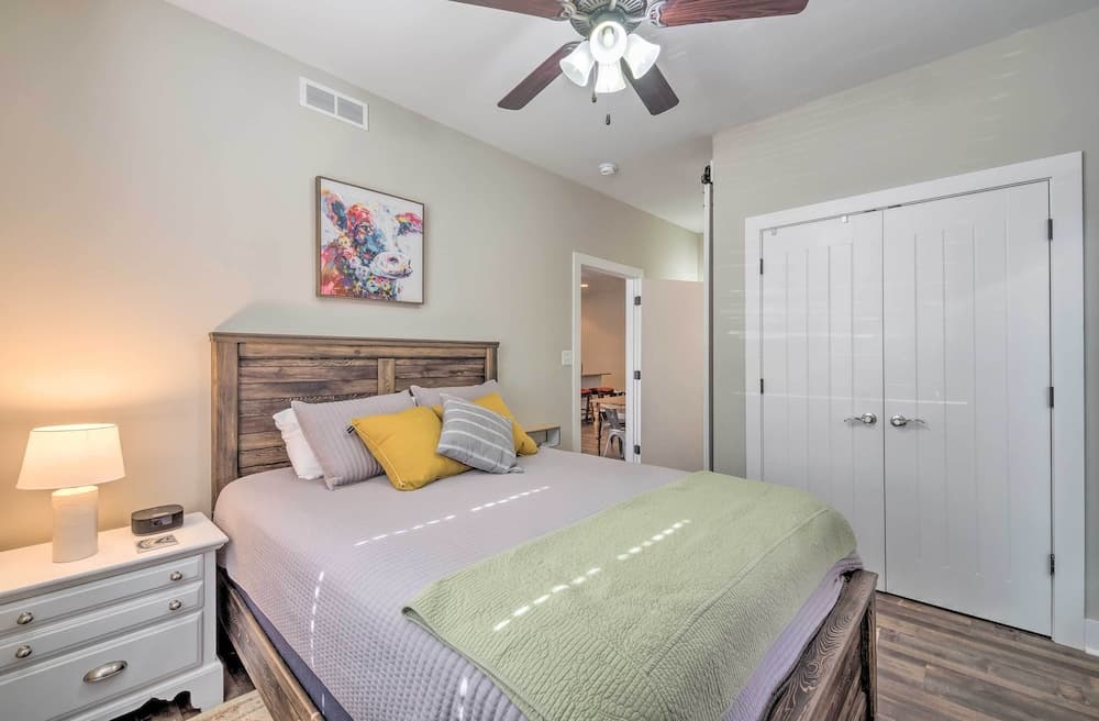 Updated Apt: 1 Mi to Western Kentucky University!