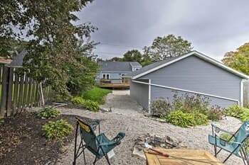 Ideal Green Bay Home < 3 Mi to Lambeau Field!