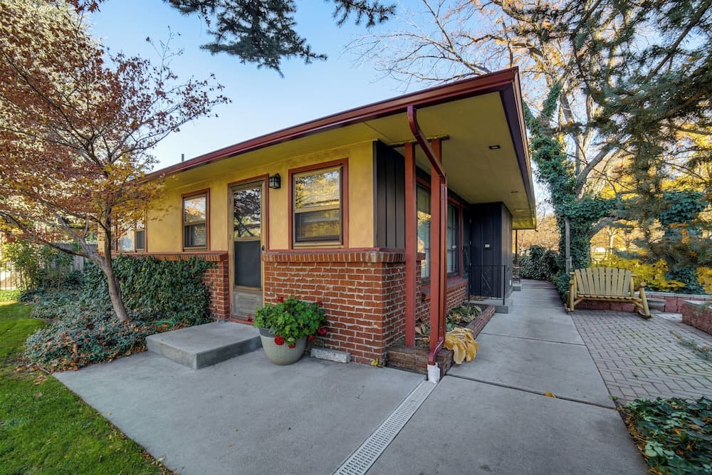 Couples Getaway in North End Boise - Walk to Dtwn