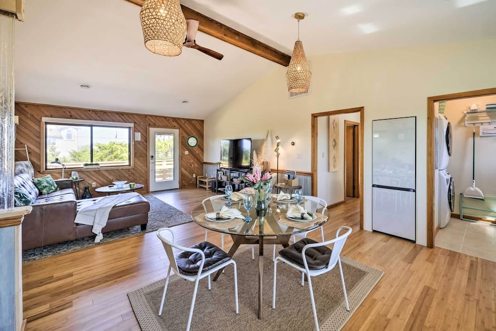 Lovely Avon Home: Walk to Bay & Boat Launch!