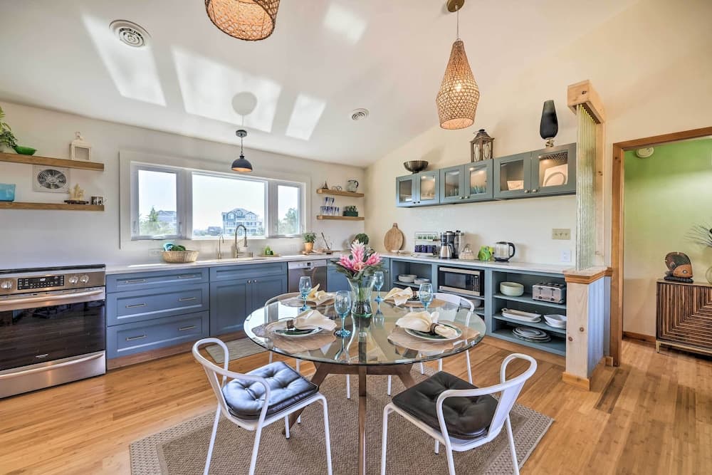 Lovely Avon Home: Walk to Bay & Boat Launch!