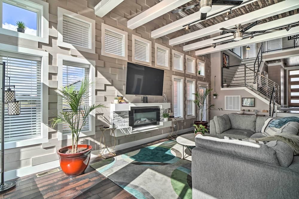 Spacious Sevierville Home w/ Private Hot Tub!