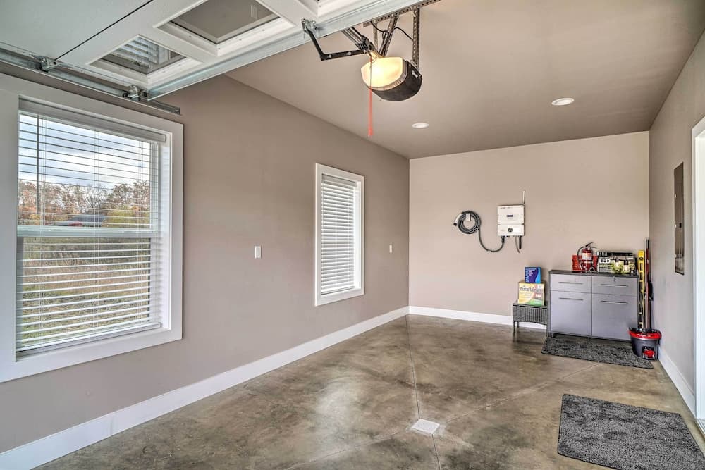 Spacious Sevierville Home w/ Private Hot Tub!