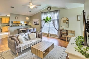 Tasteful Tallahassee Home: 7 Mi to Downtown!