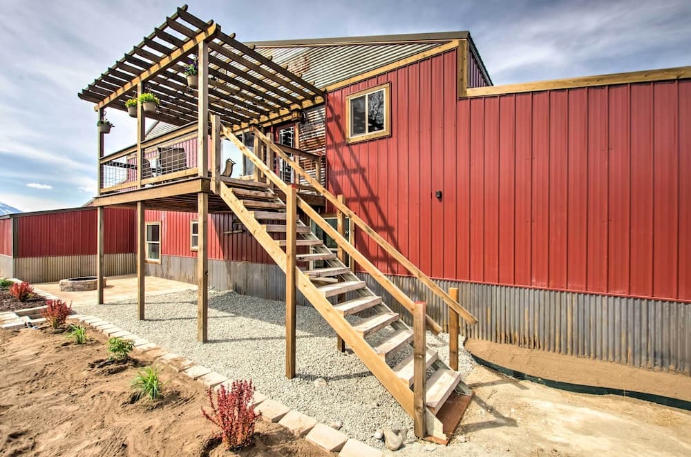 Lovely Livingston Loft w/ Mountain & River Views!