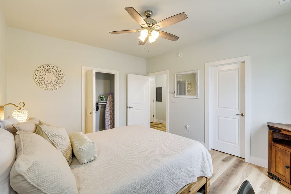 Steps to TCU Campus: Modern Fort Worth Apt