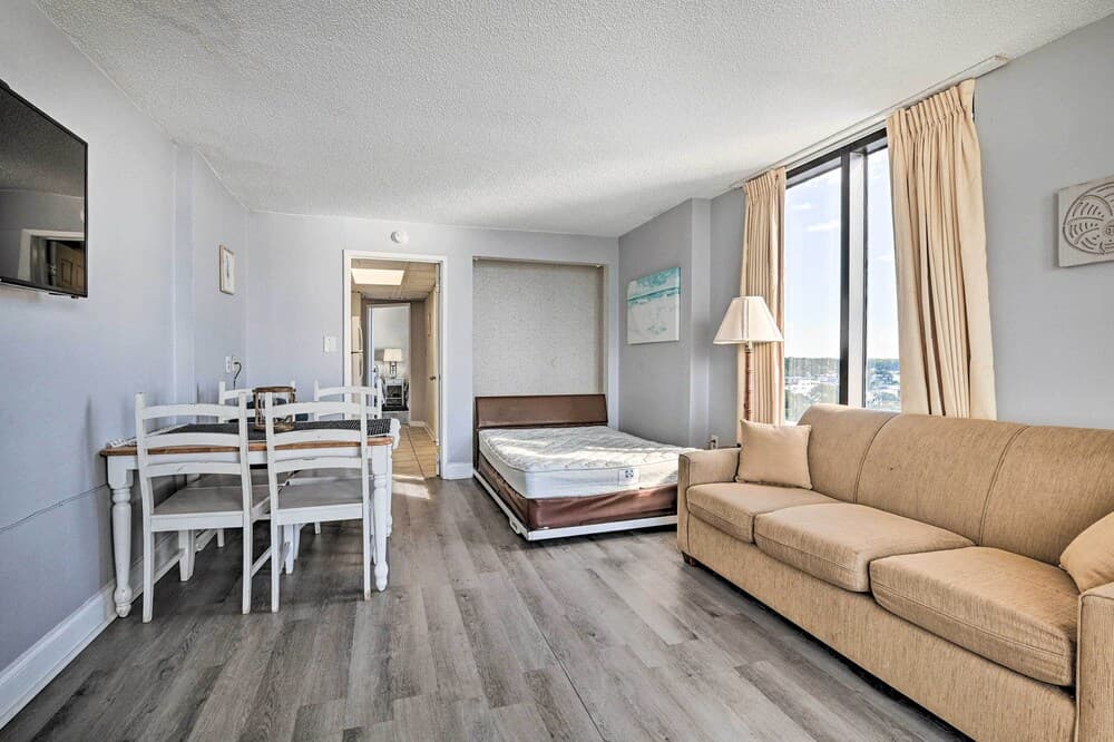 Dog-friendly Resort Retreat: Steps to Beach!