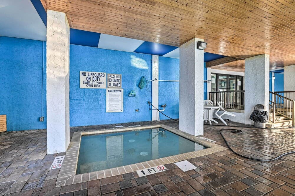 Dog-friendly Resort Retreat: Steps to Beach!