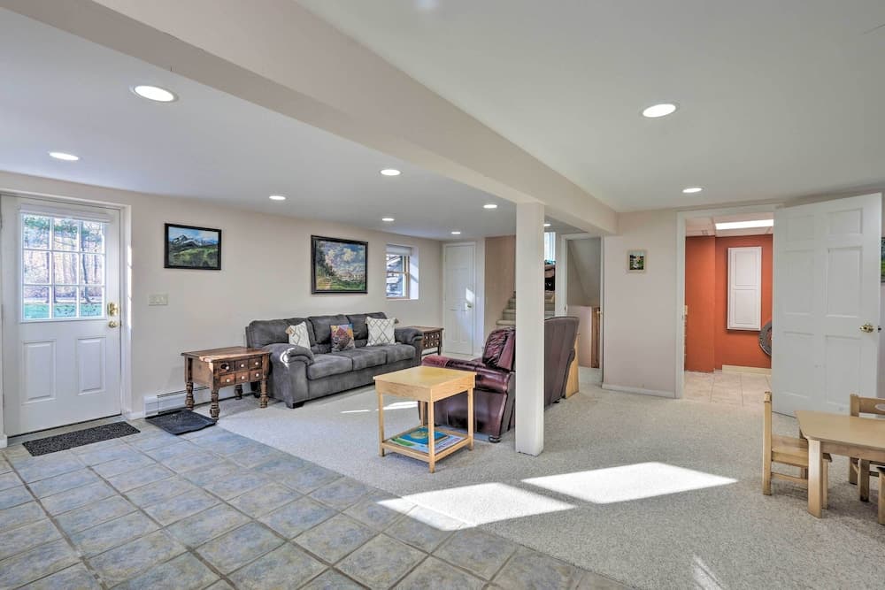 Family-friendly Woodbury Home With Yard + Deck!