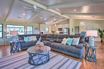 Tangled at Texoma Home w/ Private Hot Tub!