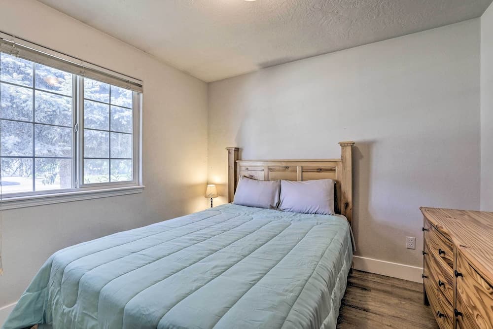 Family-ready Meridian Home ~ 14 Mi to Boise!