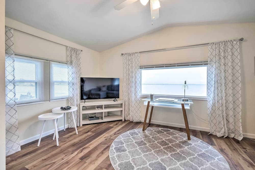 Waterfront Cottage w/ Private Beach + Deck!