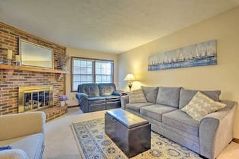 Inviting Lexington Home: 2 Miles to University!