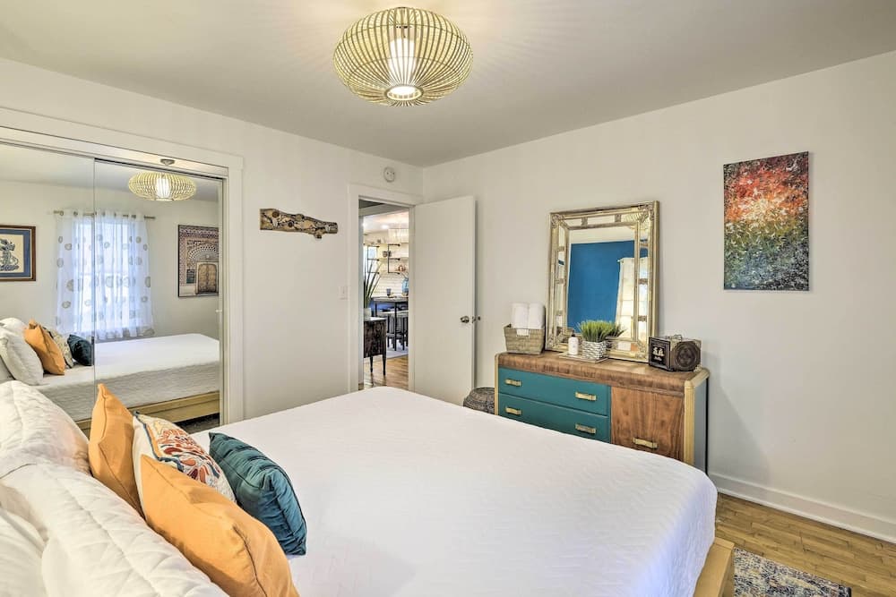 Renovated Eureka Springs Home - 1 Mi to Downtown!