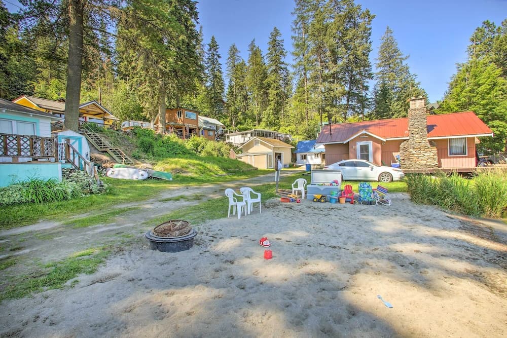 Charming Cabin on Newman Lake w/ Boat Dock!