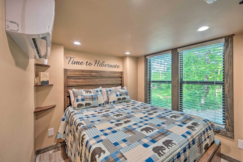 Woodland Tiny Home w/ Fire Pit - 4 Miles to Lake!