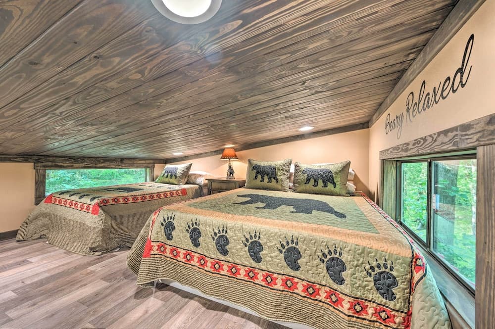 Woodland Tiny Home w/ Fire Pit - 4 Miles to Lake!