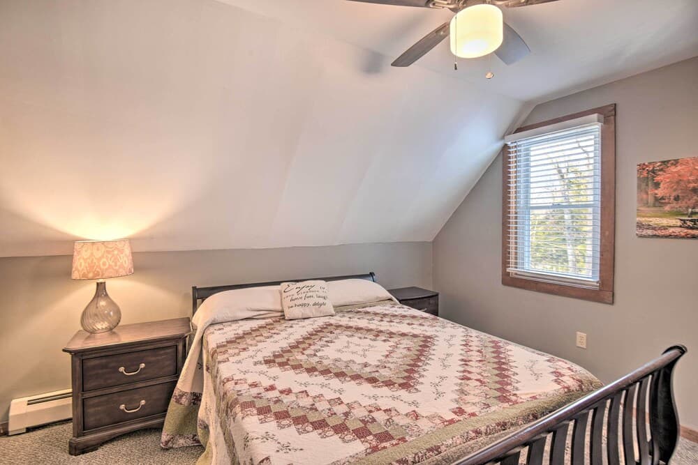 Cozy Mountain Home - 3 Mi to New Found Lake!