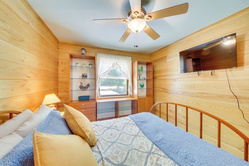 Lovely Waldo Cottage Escape - Pet Friendly!