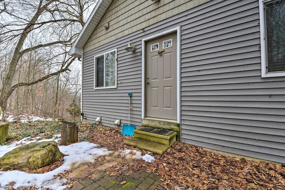 Lakeside Cottage Escape With Private Dock & Deck!