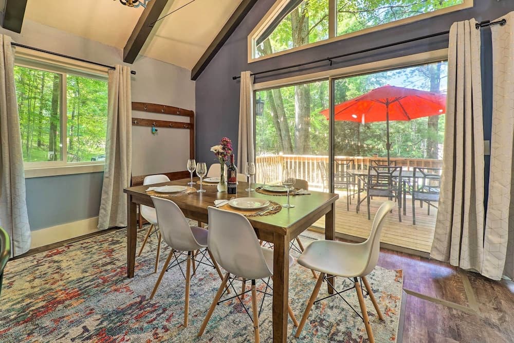 Pet-friendly Stanwood Sanctuary w/ Fire Pit!