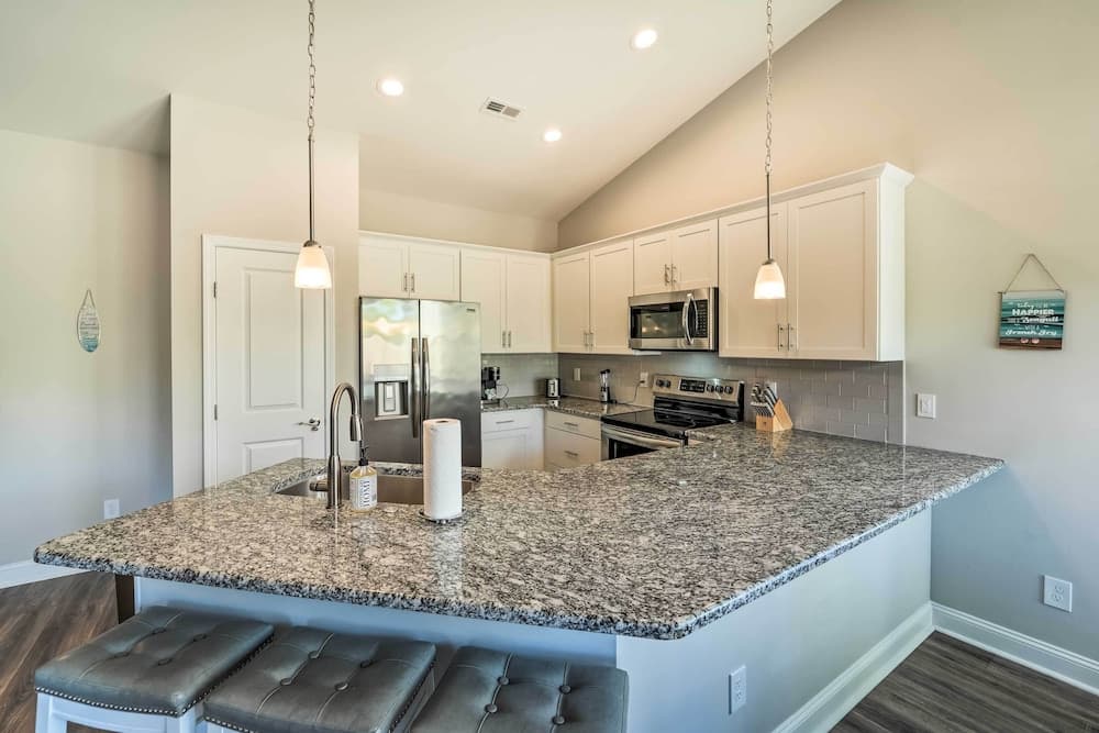 Castle Hayne Retreat: 6 Mi to Dtwn Wilmington