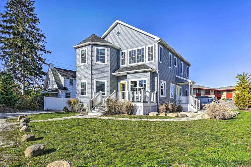 Charming Spring Lake Retreat, 1 Mi to Beach!