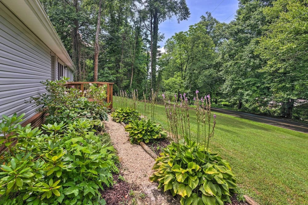 Quiet Asheville Home Near Appalachian Trail & Dtwn