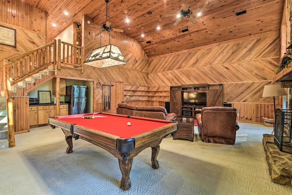 Serene Lewisburg Lakefront Retreat w/ Dock