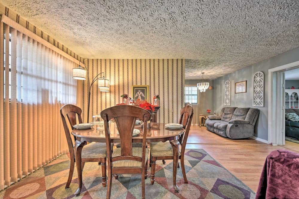 Cozy Jacksonville Home w/ Yard ~ 8 Mi to Dtwn